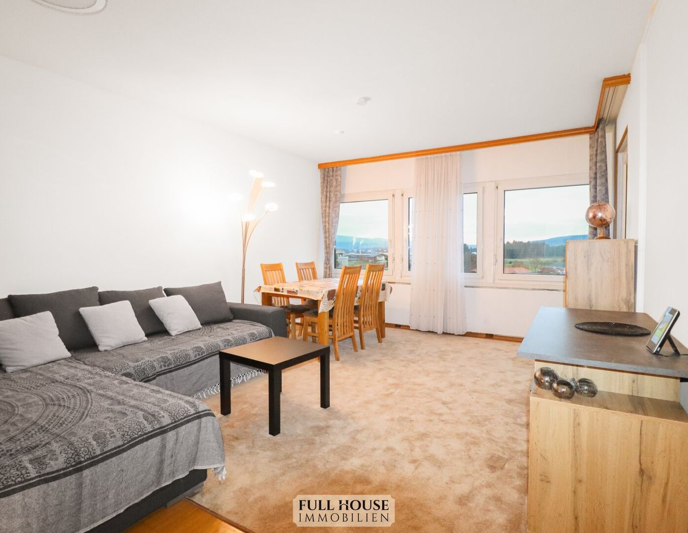 Grosse, vollmöblierte 3-Zimmer-Wohnung mit 2 Loggien und schönem Ausblick