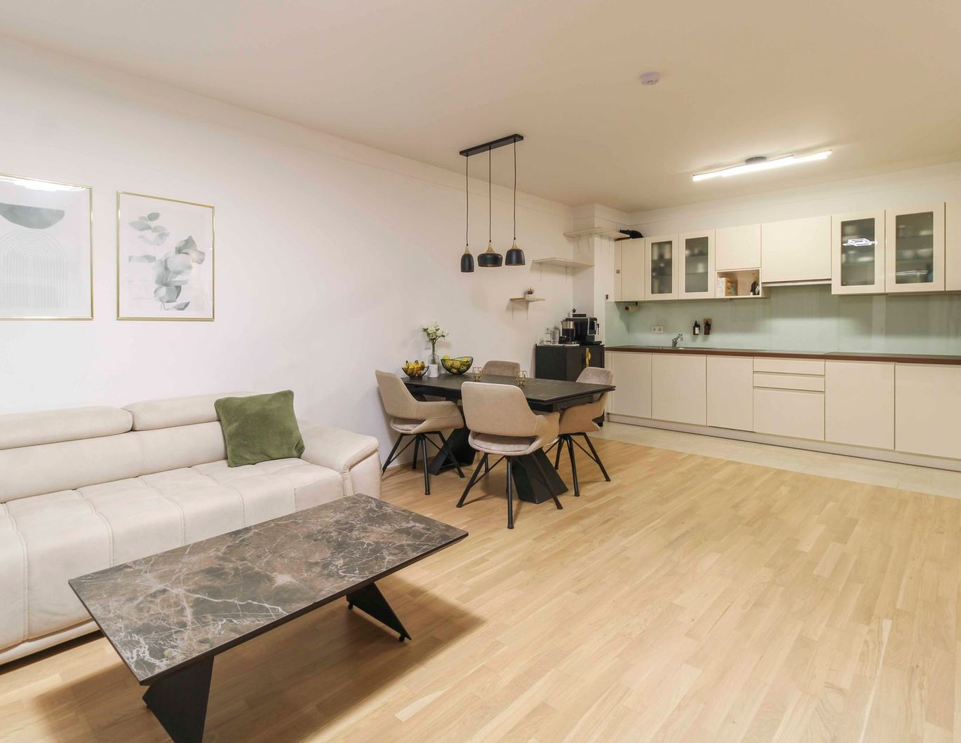 Sofort zu verkaufen! Helle moderne 3-Zimmer-Wohnung mit Loggia im 22. Gemeindebezirk