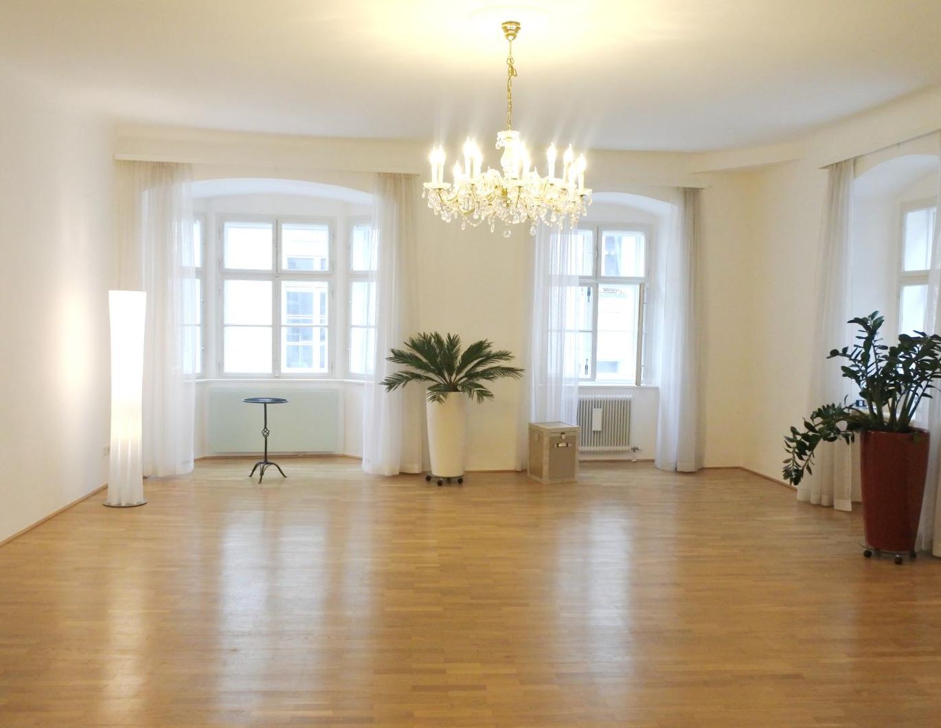 Charismatisches Wiener Altbauflair, exklusive Lage! WOHNETAGE mit Pawlatsche !