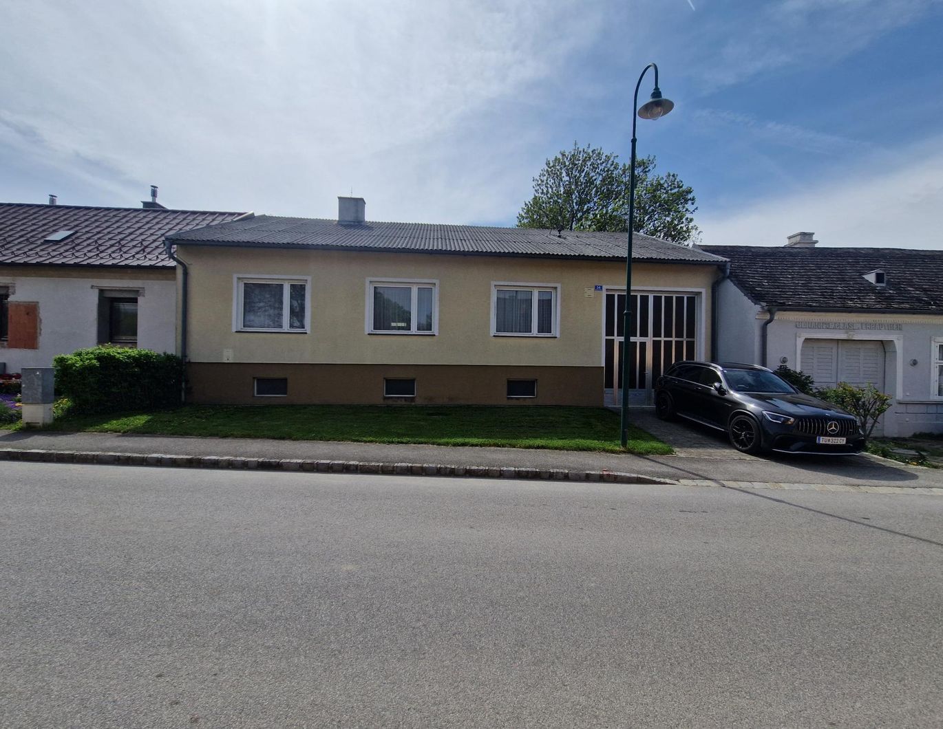 LIEBEVOLLES LANDHAUS MIT GEPFLEGTEM GARTEN IN PARADIESISCHER GRÜNRUHELAGE
