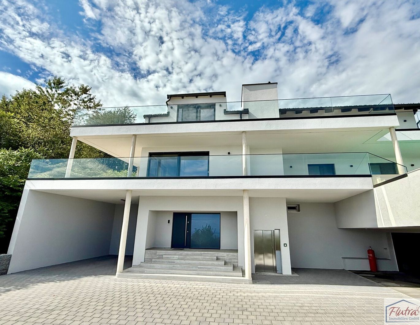 Luxus trifft Natur - Exklusive Gartenwohnung im Haus-Charakter mit Pool und großer Terrasse in Altlichtenberg!