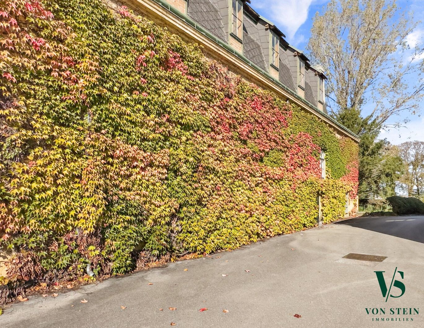 Homeoffice Paradies im historischen Schloss mit Parkblick - Wohnen mit Tennisplatz und 2.000m2 Privatgarten