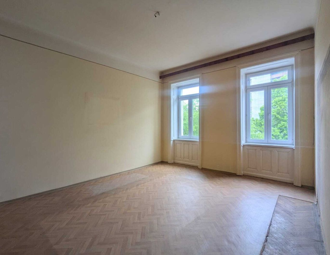 ++NEU++ Sanierungsbedürftige 2-Zimmer Altbauwohnung - viel Potenzial!