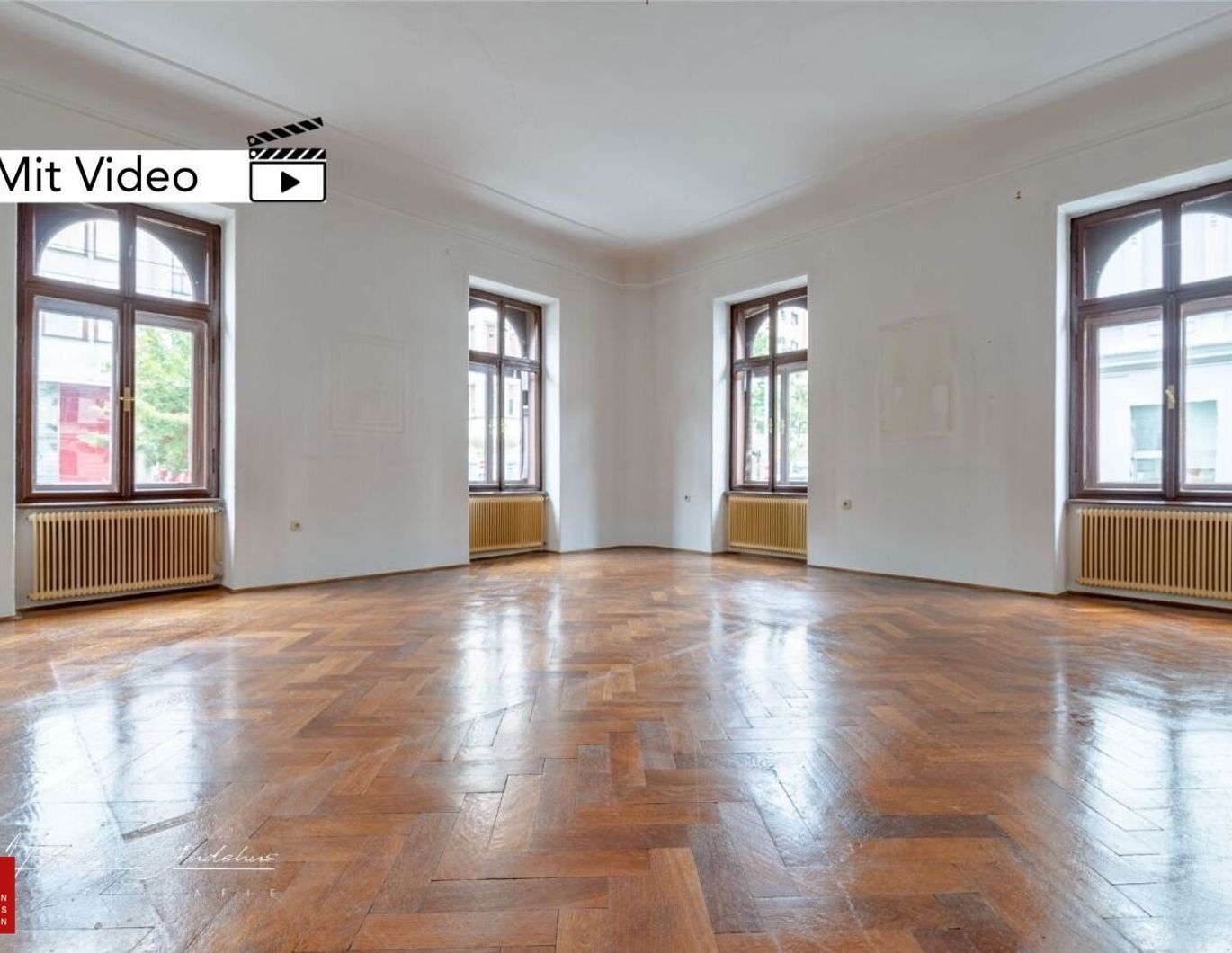 KLASSISCHE 4-ZIMMER-ALTBAUWOHNUNG MIT BALKON