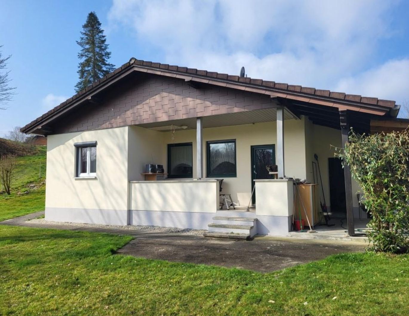 Idyllisches Wohnhaus mit 2.395 m² Grünland (Sternchenwidmung)