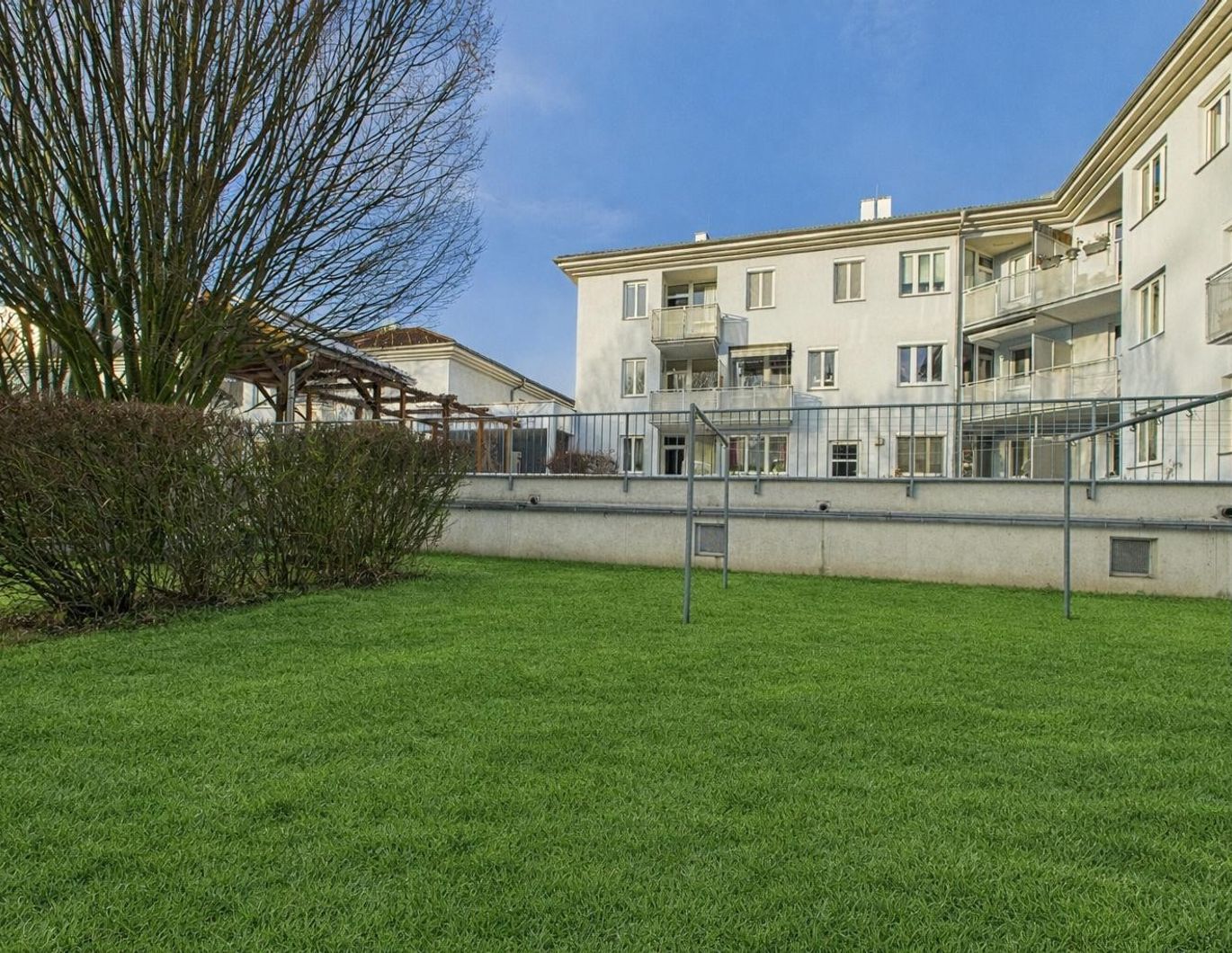 LINZ/URFAHR (HARBACH): Perfekt situierte Eigentumswohnung ca. 50 m² + Loggia/Balkon mit Pöstlingbergblick+ TG-Stellplatz