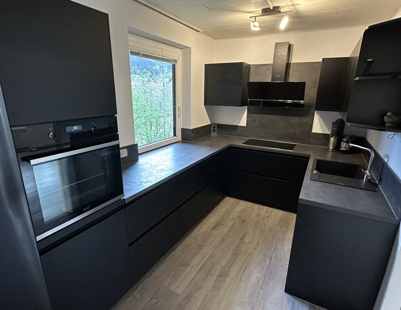 4 Zimmer Eigentumswohnung mit Loggia und Tiefgaragenabstellplatz mit Blick auf die Berge