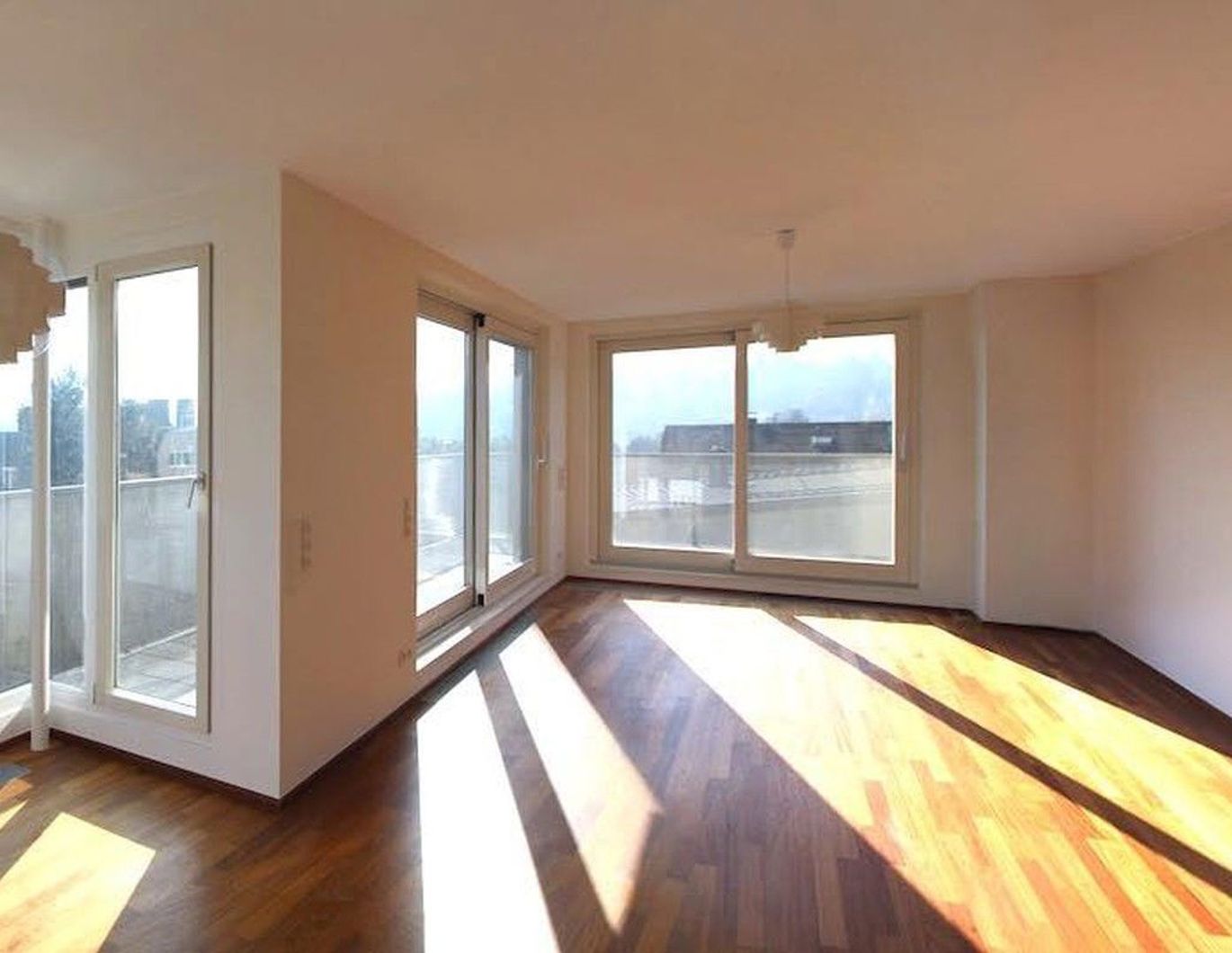 Exklusives Wohnen in Sievering: Top Wohnung in Stadtvilla mit großer Terasse