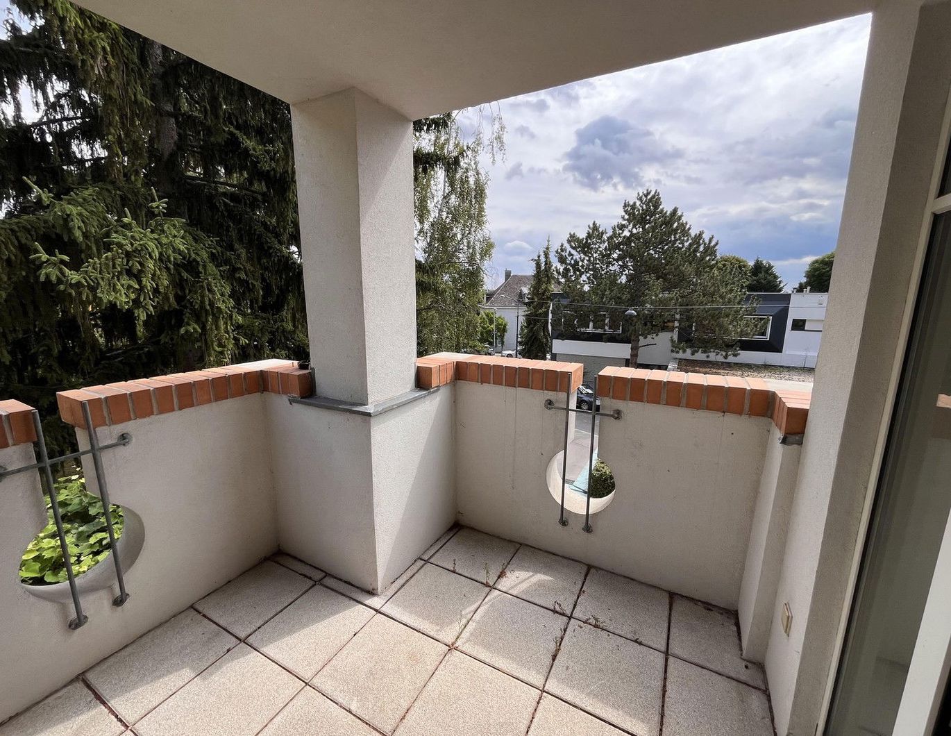 Sonnige 3-Zimmer-Wohnung mit Loggia und Garagenparkplatz