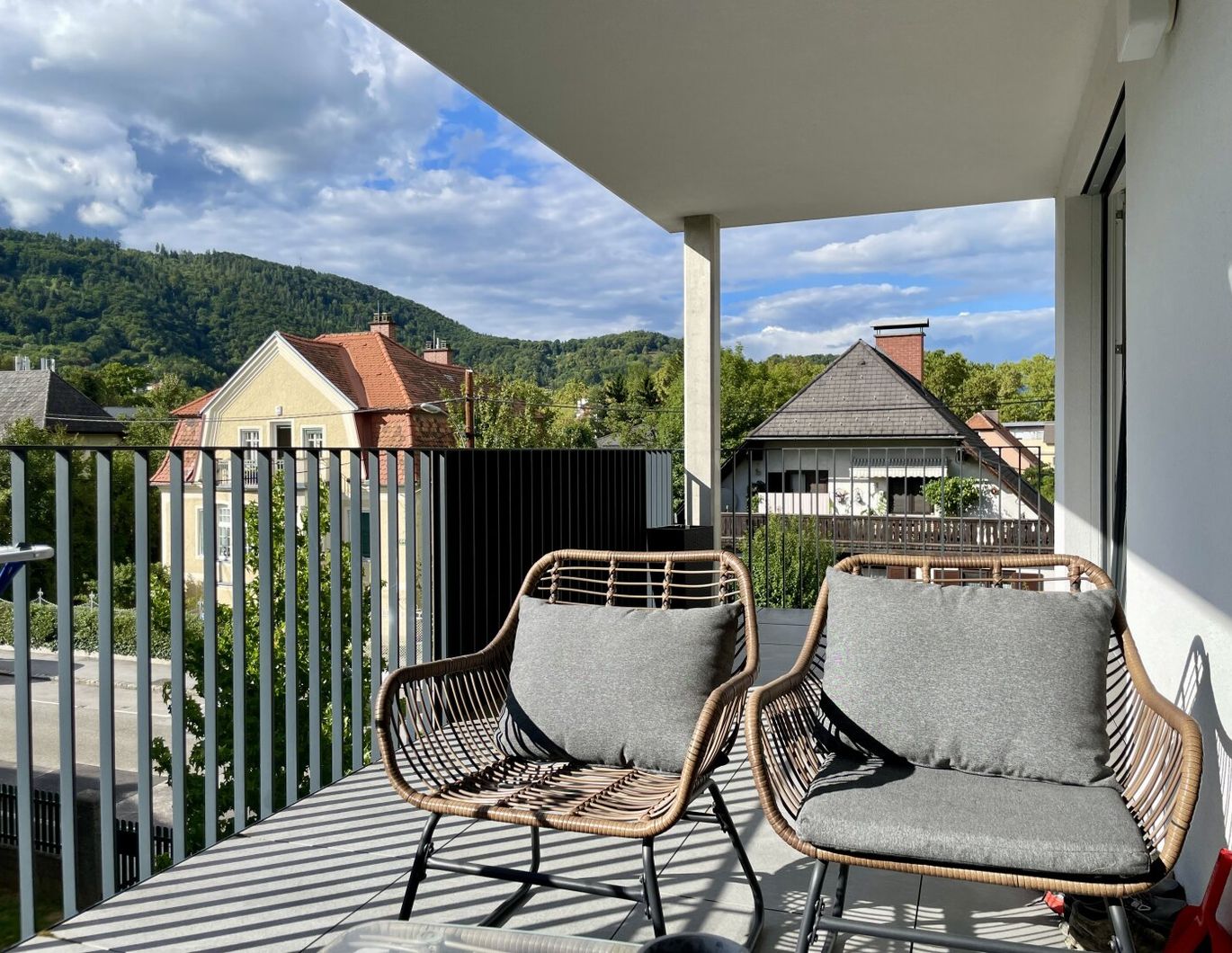 Nähe FH - Joanneum, wunderschöne, neuwertige 2-Zimmer-Wohnung mit einladendem 16 m² großen Balkon und Tiefgarage in ruhiger, begehrter Lage!