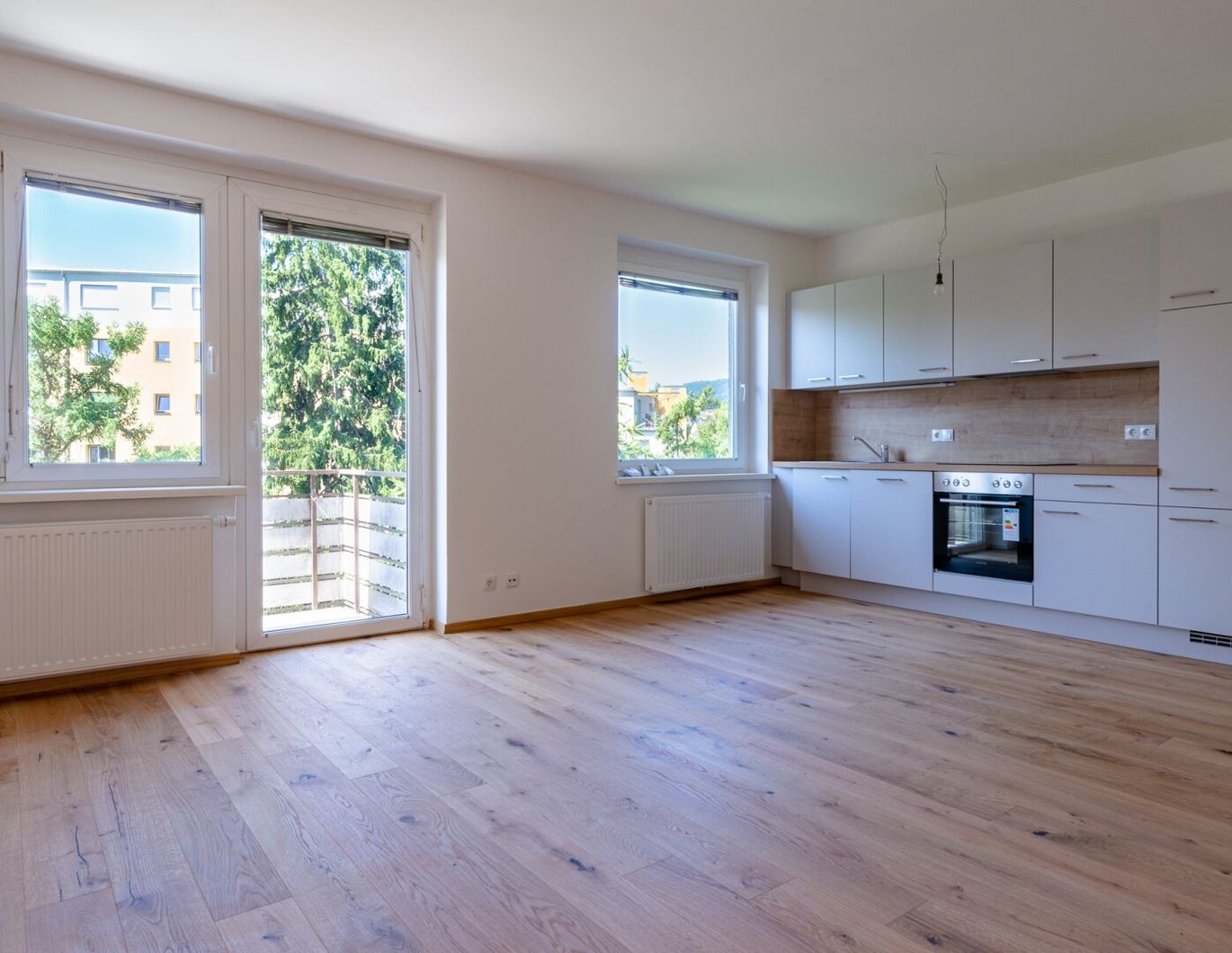 ERSTBEZUG NACH SANIERUNG: TRAUMHAFTE 3-ZIMMER-WOHNUNG MIT BALKON