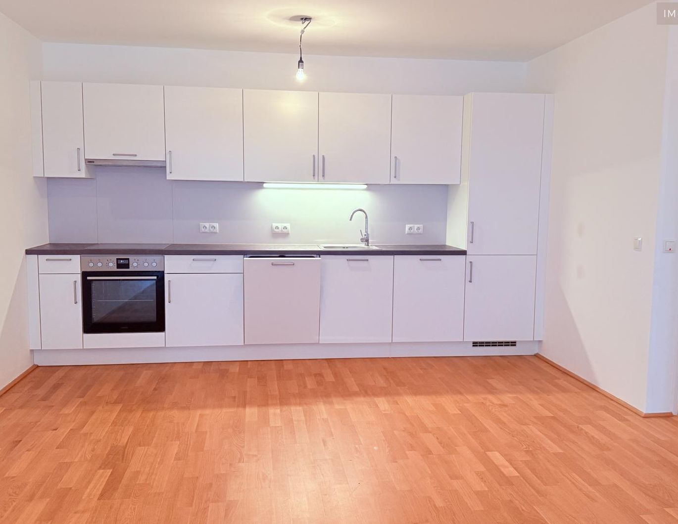 AB SOFORT! Familienwohnung, 3 zentrale Zimmer, Wohnfläche 91m2 inklusive Loggia/ AUCH WG tauglich!