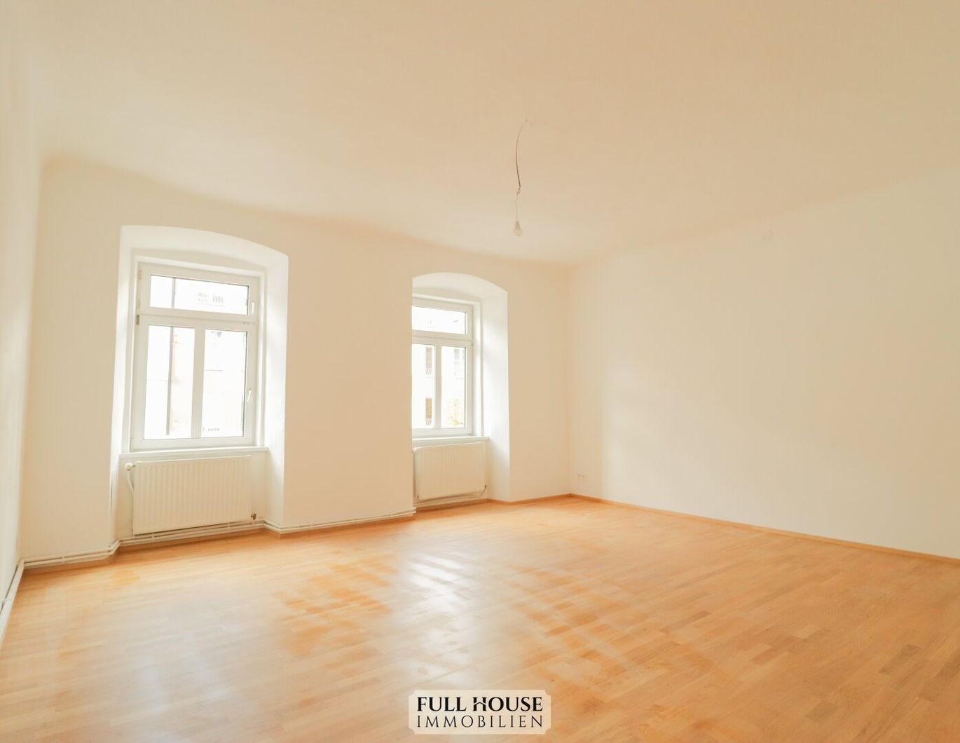 ***Stilvolle sanierte Altbauwohnung mit über 3 m Raumhöhe***