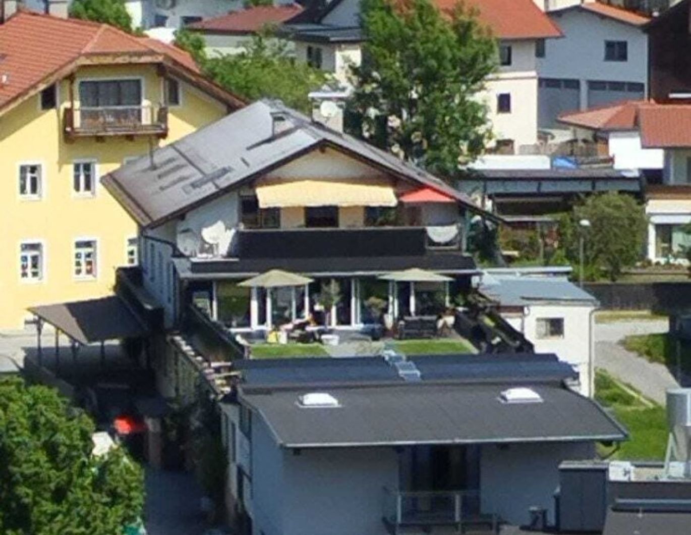 Wohn- und Betriebsgebäude in Natters