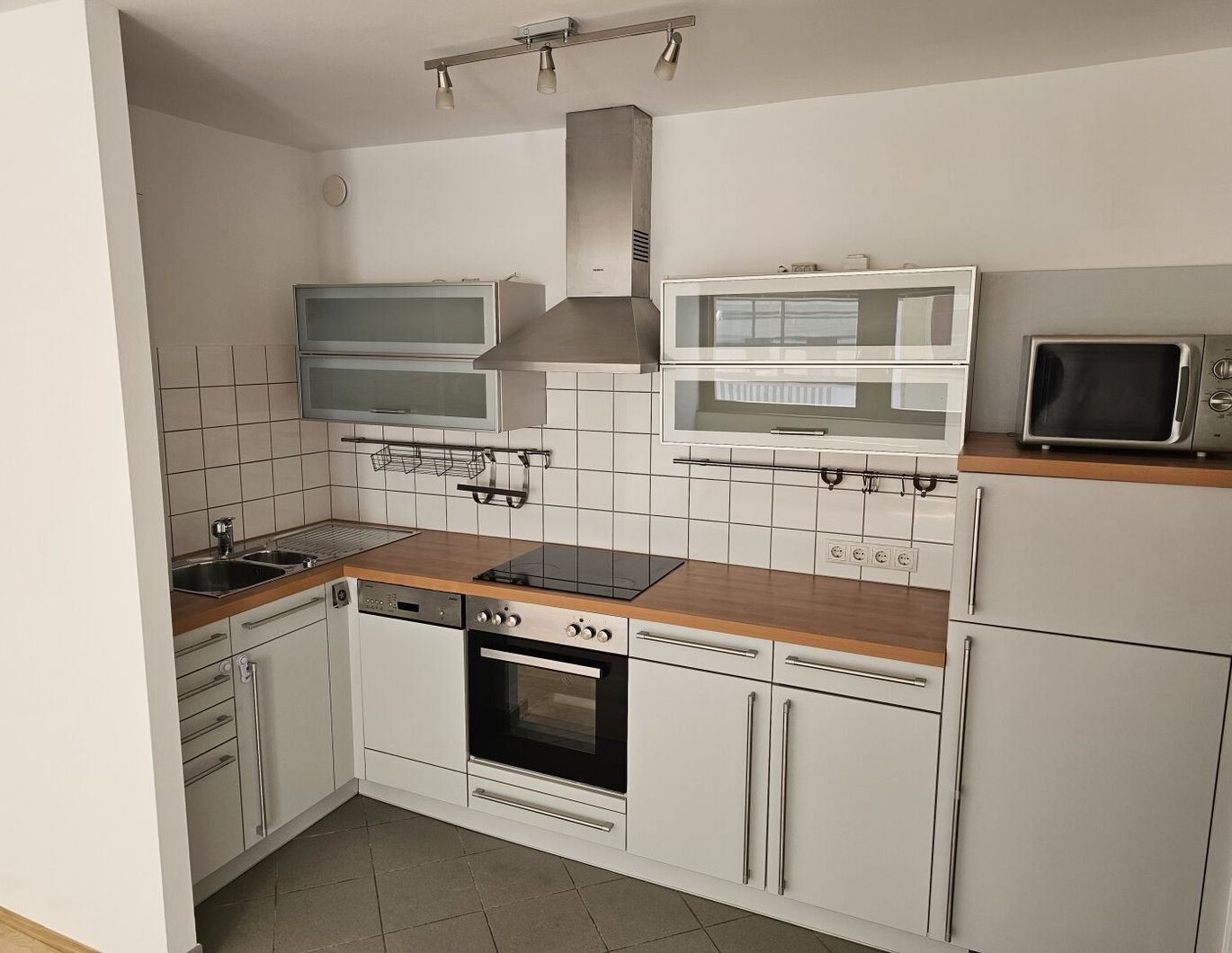 Nähe Bennoplatz, Wohnung mit ruhigem Schlafzimmer zum Hof und offener, heller Wohnküche