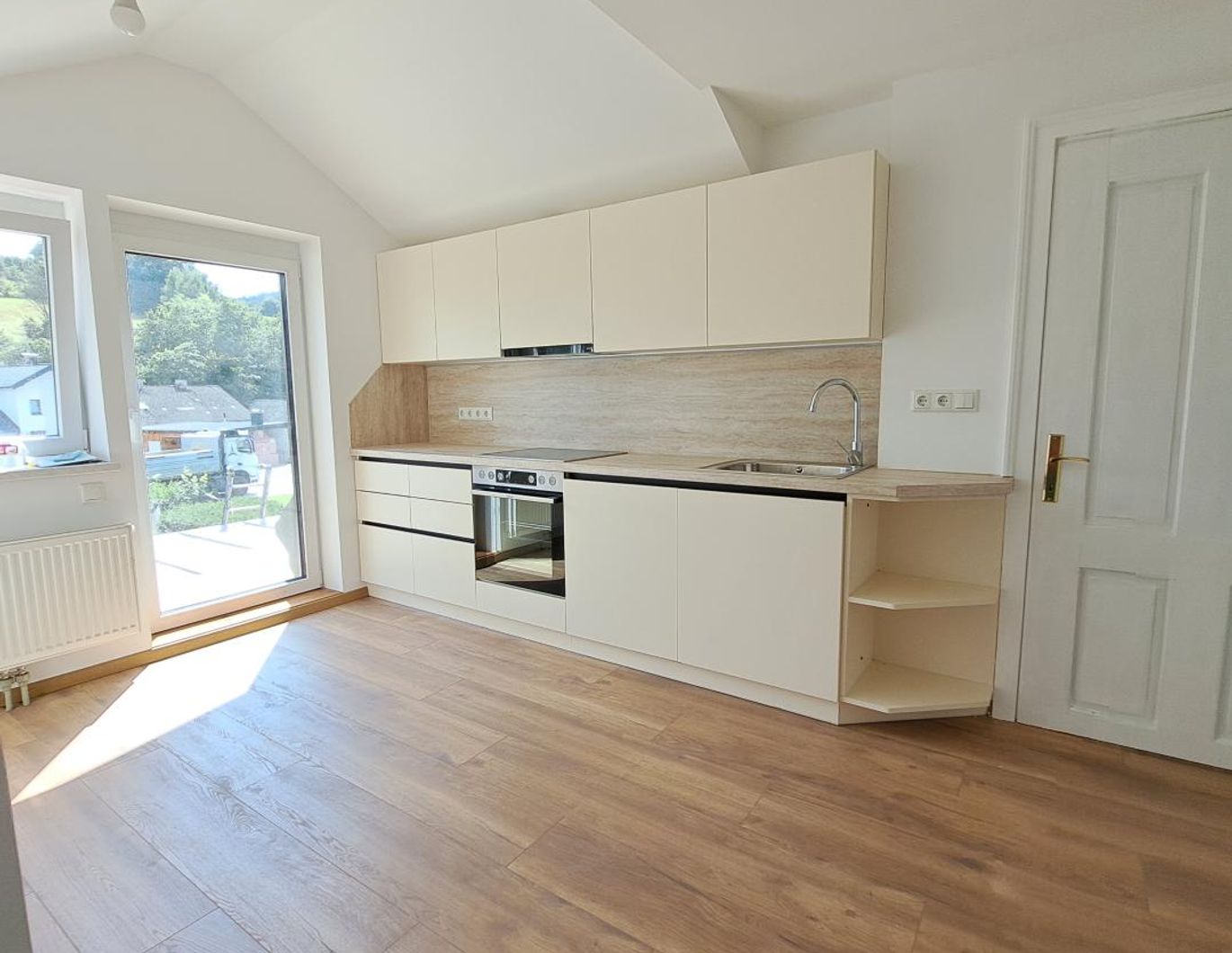 PROVISIONSFREI! Dachgeschosswohnung mit Terrasse - Eigengarten möglich!