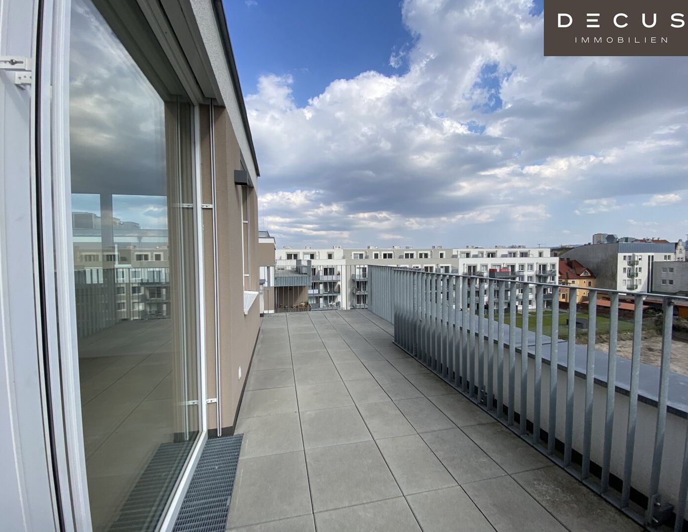 4-ZIMMER | LUXUS IM HERZEN DER STADT | TRAUMHAFTE DG-WOHNUNG | 95M² TERASSEN - AB OKTOBER