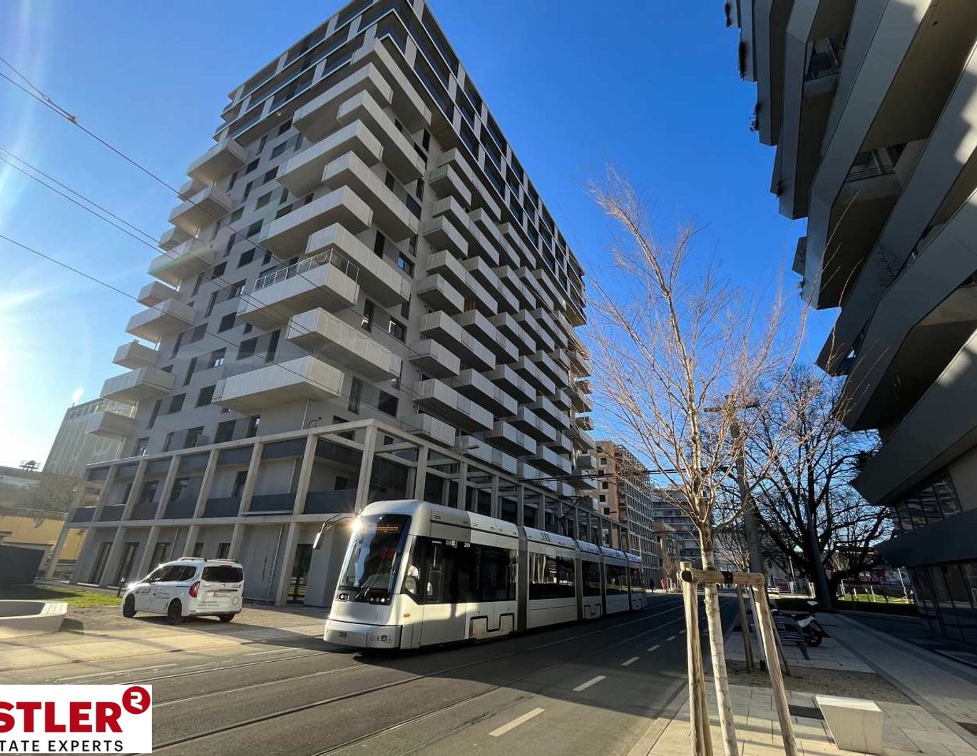 Kompakte 1-Zimmer-Wohnung mit ostseitigem Balkon im 9. Stock!