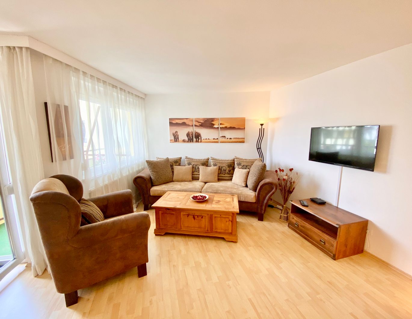 All Inclusive, Comission-free, Fully Furnished City Apartment with Balcony