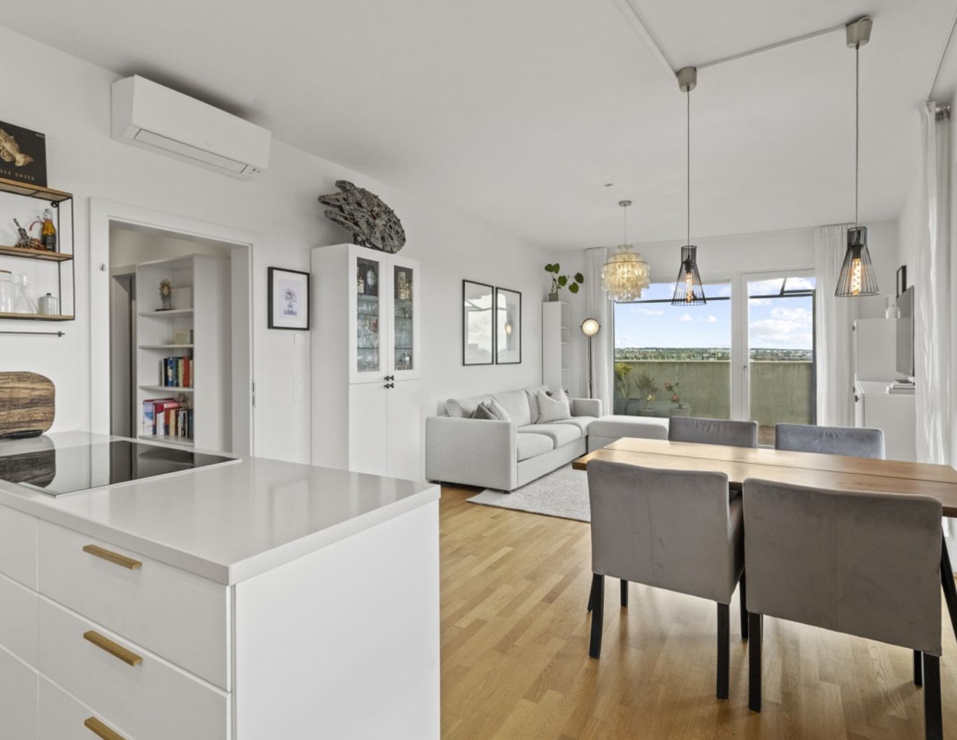 ++ DREI ZIMMER im DG ++ Stilvolles Wohnen mit FERNBLICK