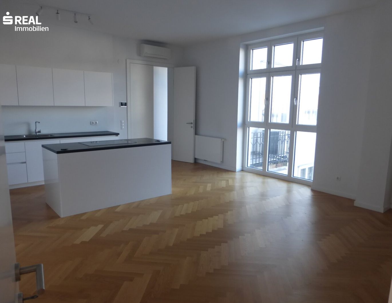1., Enjoy the traditional Viennese style in a modern fit, Altbau mit Charme und Balkon, Klima, 5. Liftstock, nahe Stephansplatz