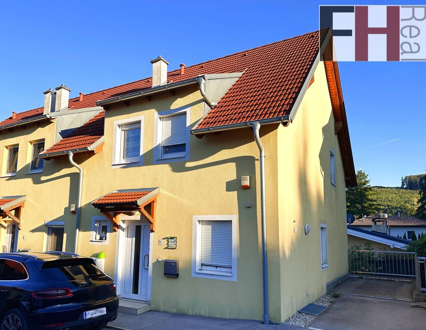 Gepflegtes Eckreihenhaus mit Eigengarten und PKW Stellplatz