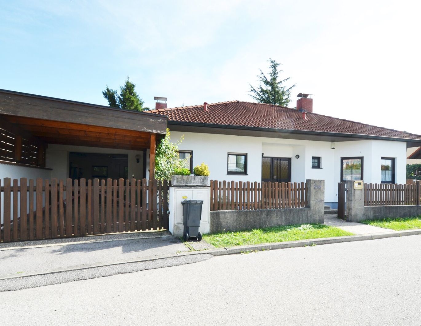 CHRISTOPH CHROMECEK IMMOBILIEN - PERCHTOLDSDORF - Erstklassiger Bungalow auf ruhigem Eckgrundstück!