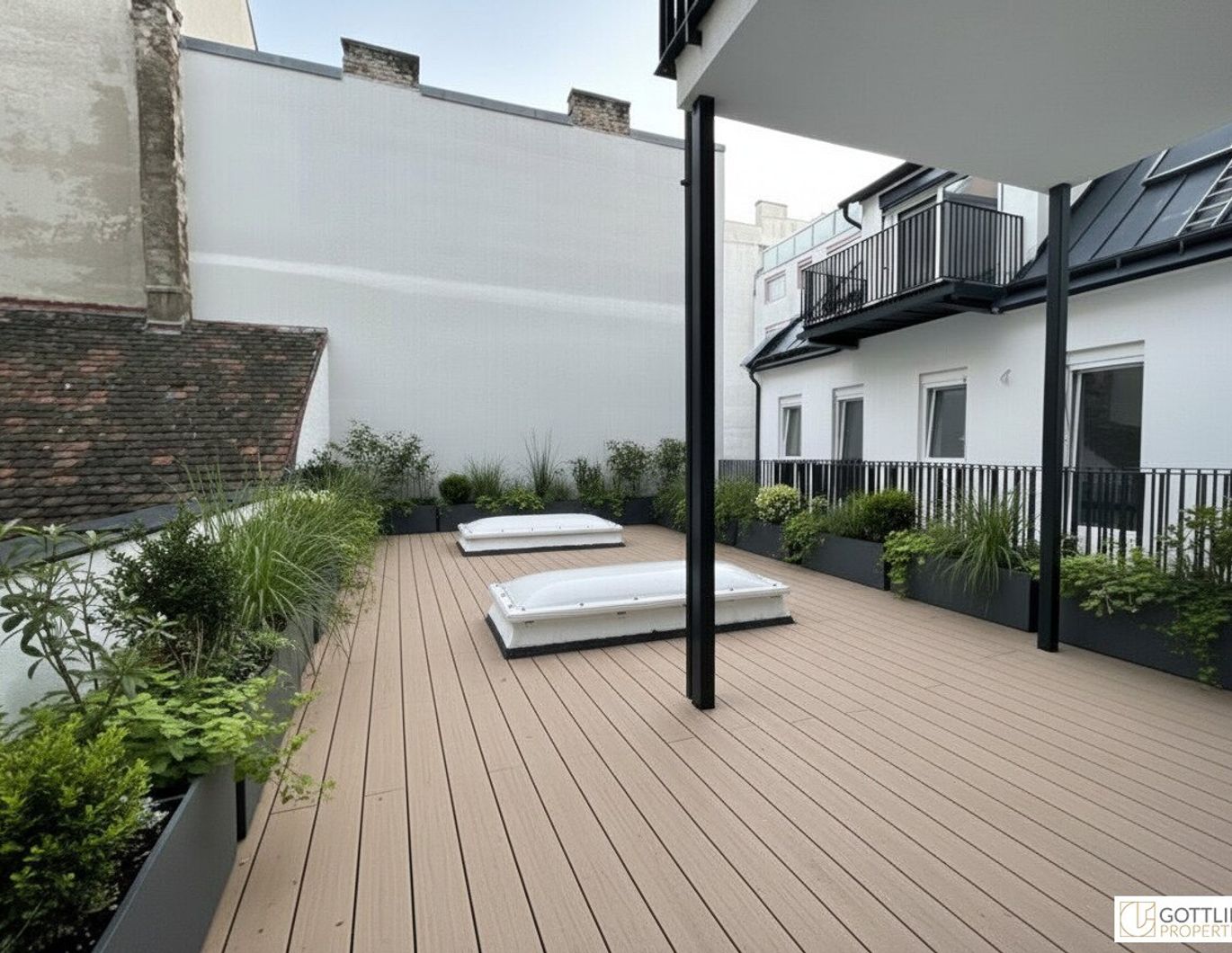 Erstbezug in U-Bahn-Nähe! Liebevoll generalsanierte 3-Zimmer-Wohnung mit Loggia und Terrasse in Gründerzeithaus