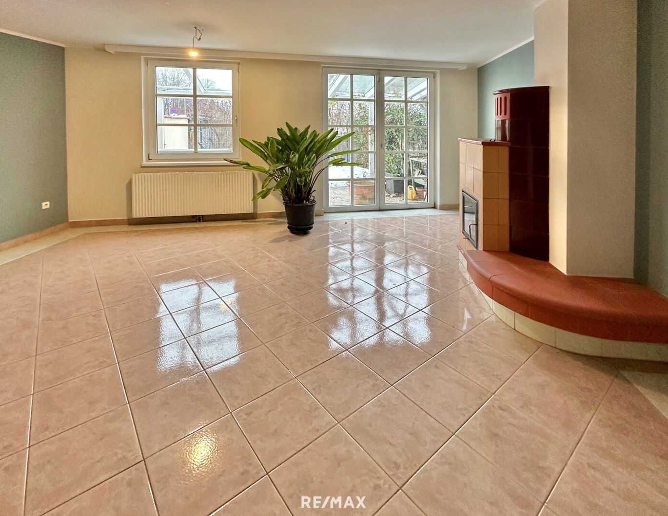 Geräumiges Eck-Reihenhaus mit guter Infrastruktur und Parkplatz