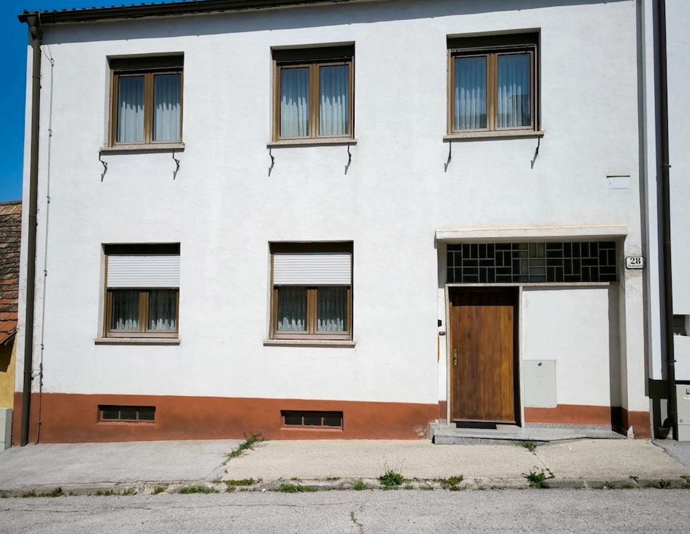 60er-Jahre Einfamilienhaus in ruhiger, zentraler Lage am Oberberg, 7000 Eisenstadt: 6 Zimmer, Terrasse, Garage, Garten - 2 Eingänge (KEINE MAKLER!) (Provisionsfrei)