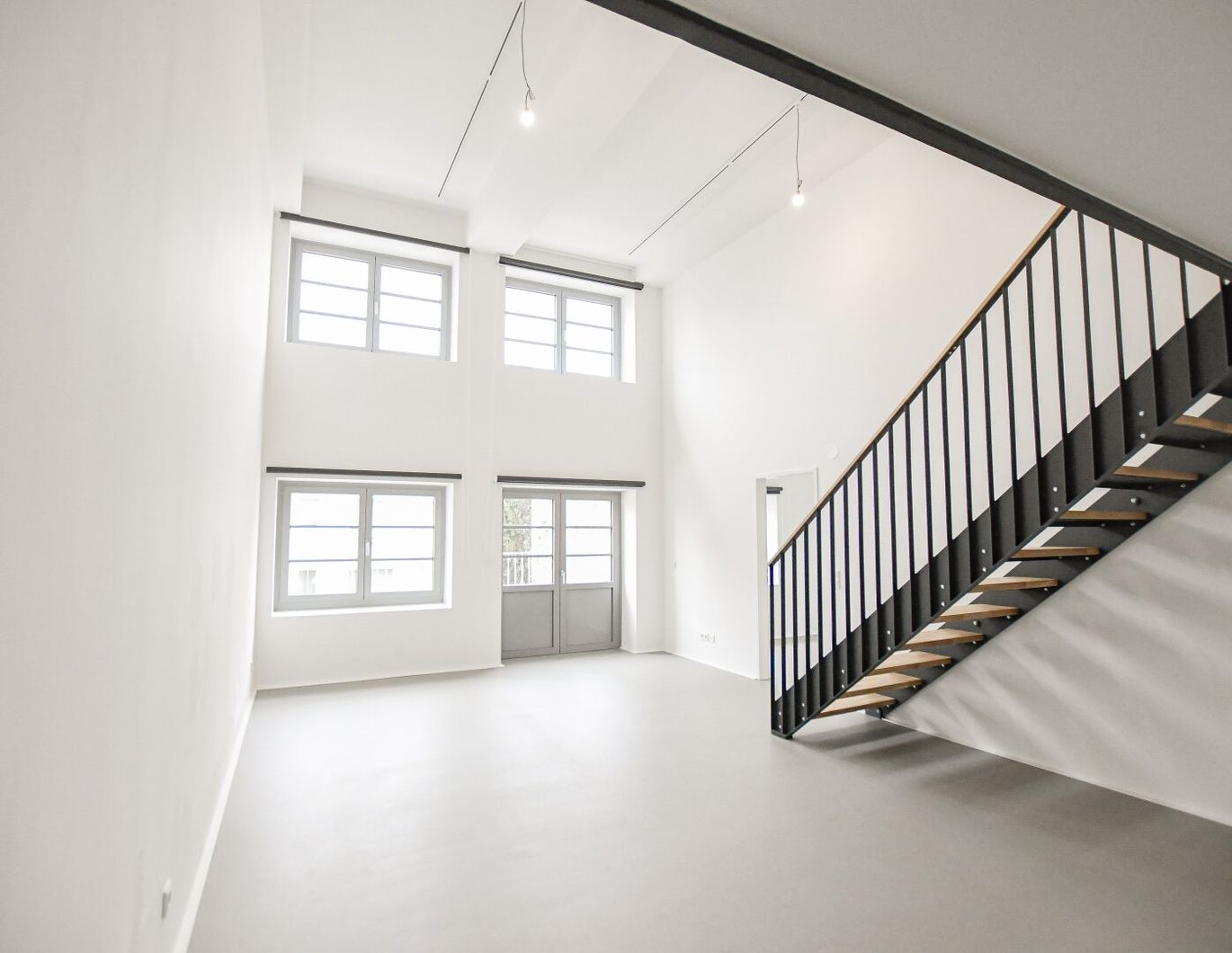 Erstbezug: Moderne 3-Zimmer-Wohnung mit Galerie, Balkon und offener Raumgestaltung