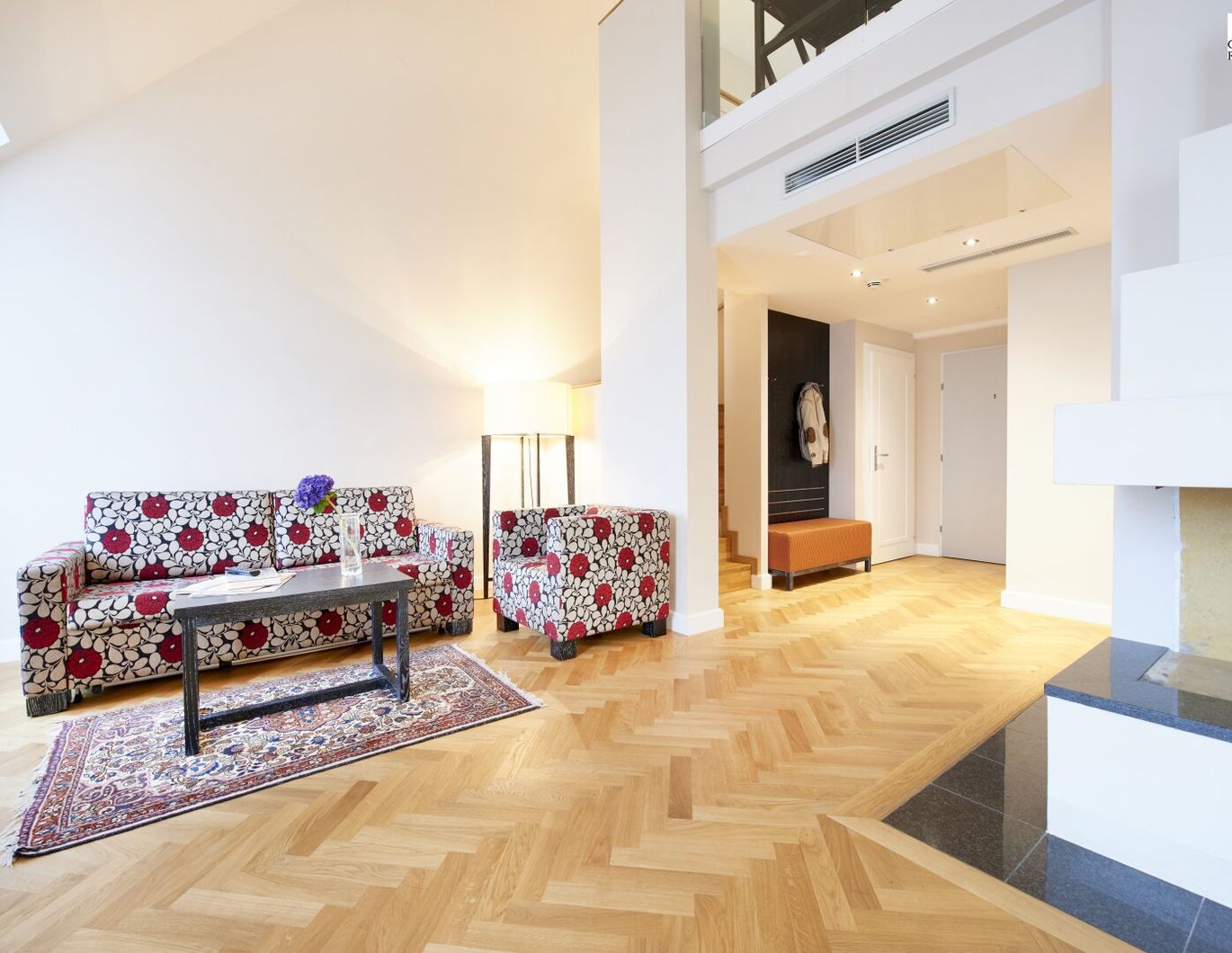 Traumhafte Dachgeschoss-Galerie Wohnung -vollmöbliertes Apartment ca. 113 m²- 2 DG-Terrassen Nähe Stephansplatz