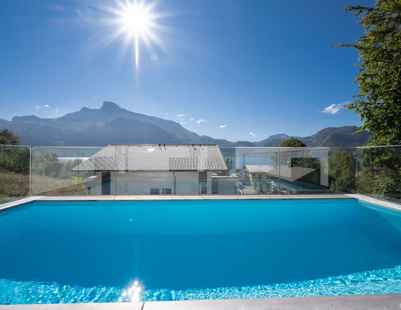 Luxus Pur am Mondsee | Einfamilienhaus mit Pool, Garten und privatem Seezugang!