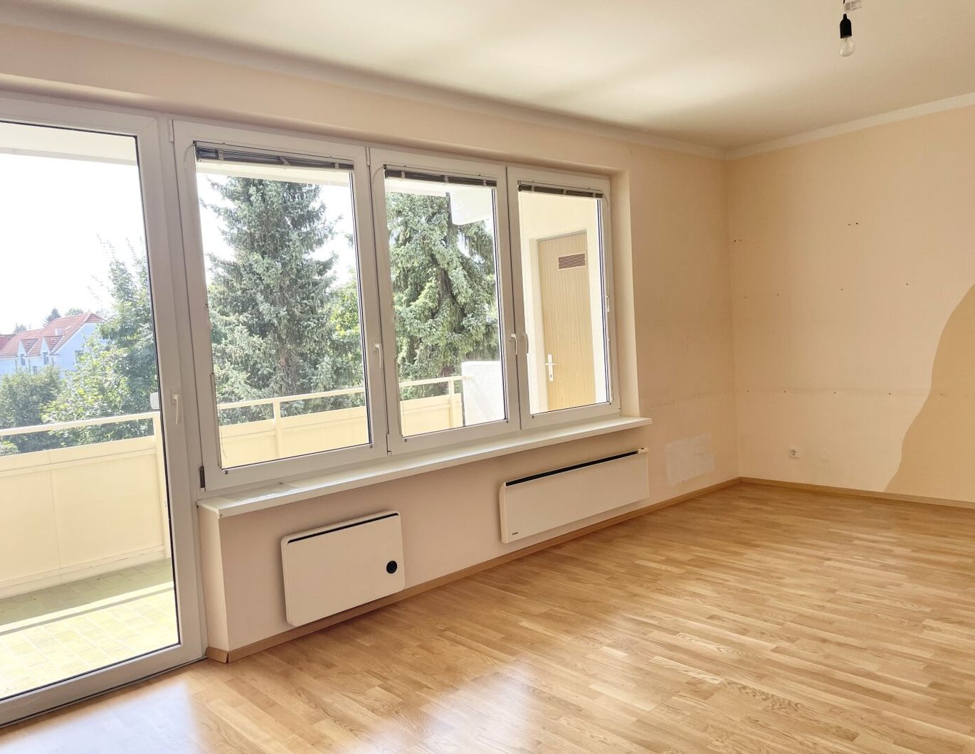 PROVISIONSFREI VOM EIGENTÜMER! GUT AUFGETEILTE 4-ZIMMER-WOHNUNG MIT LOGGIA NÄHE ZENTRUM IN BRUNN AM GEBIRGE!