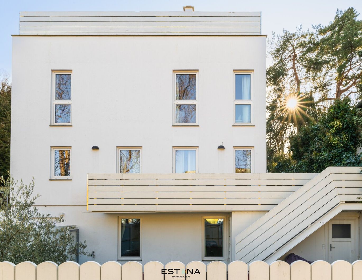 Elegantes Traumhaus mit Terrasse unweit der American International School