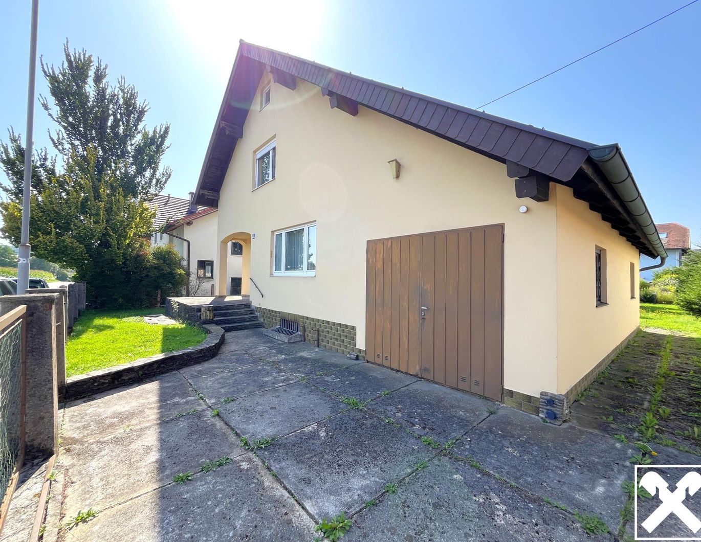 Zuhause zum Verlieben! Gepflegtes Haus mit herrlichem Garten und Garage!