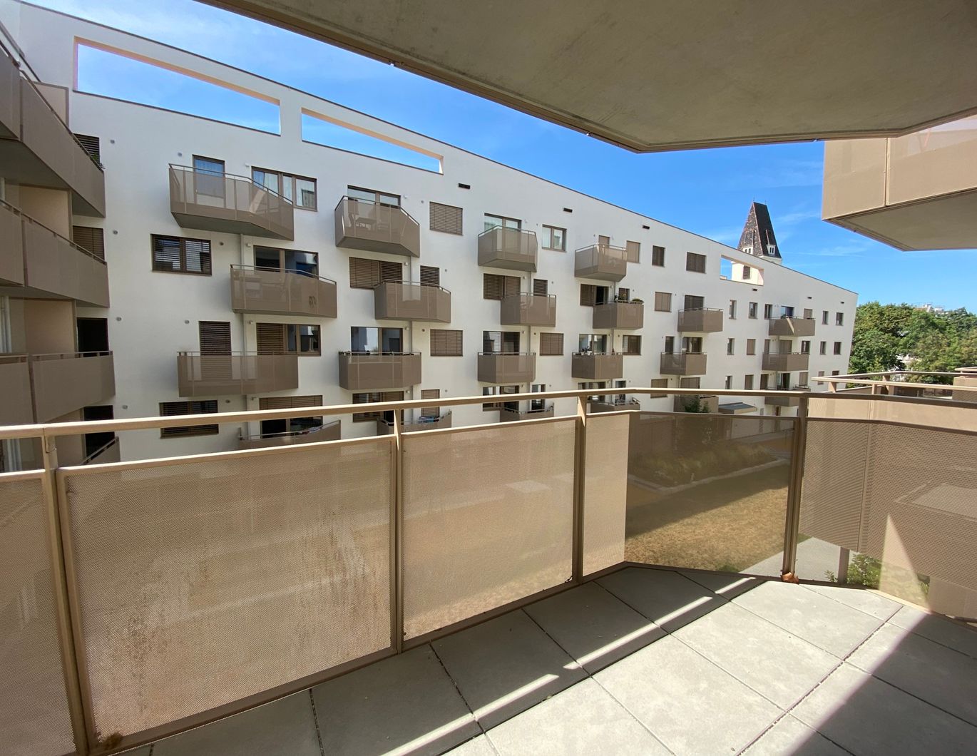 Family-Balkon-Wohnung mit 3 Zimmern im 2. Obergeschoß - bezugsfertig zu kaufen in 1140 Wien