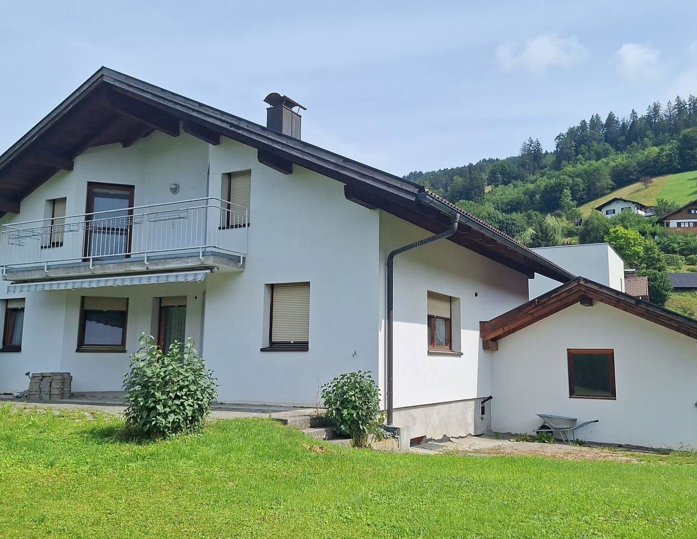 Grosszügiges Einfamilienhaus mit Einliegerwohnung in sonniger und idyllischer Lage von Ludesch zu verkaufen!