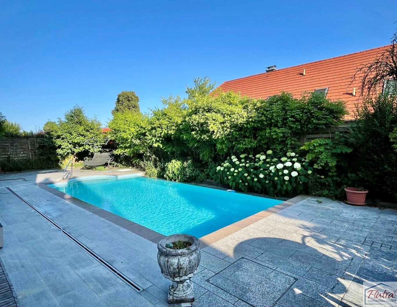 Großzügiges Ein-/Zweifamilienhaus in bester Lage in Wels/Roithen samt Pool uvm.!