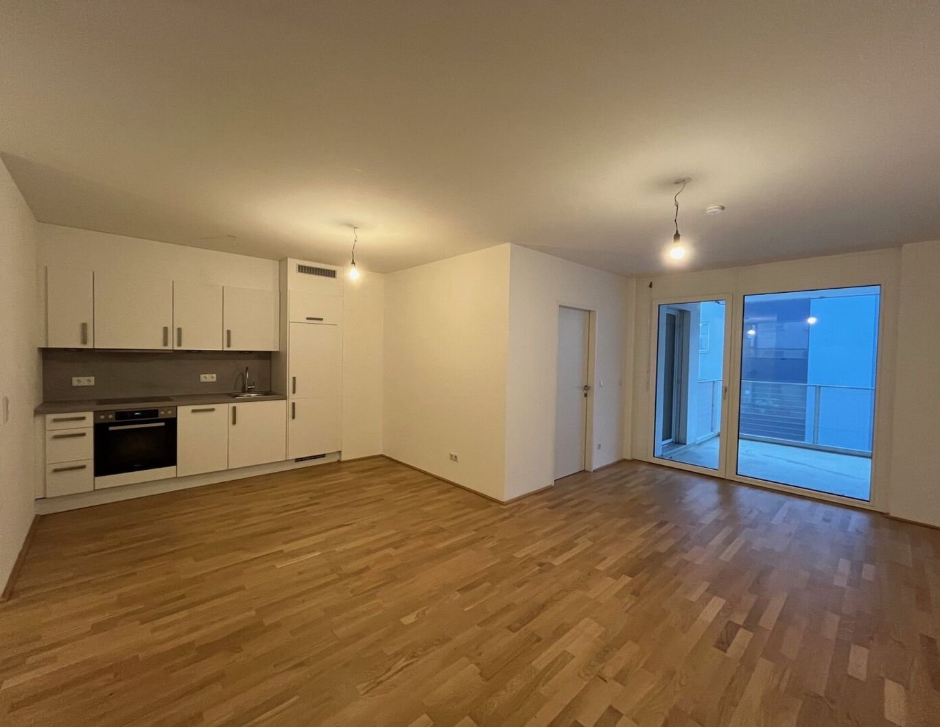 *2-Zimmer Wohnung mit großer Freifläche und hochwertiger Ausstattung - Nähe U3 Kendlerstraße*