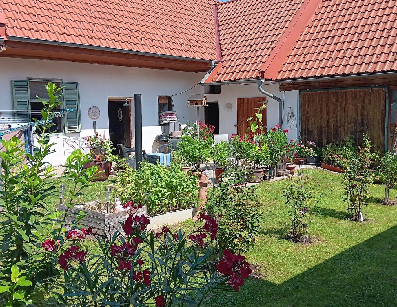 Modernisierter Vierkanthof mit großem Innenhof in ruhiger Lage!!! (Provisionsfrei)