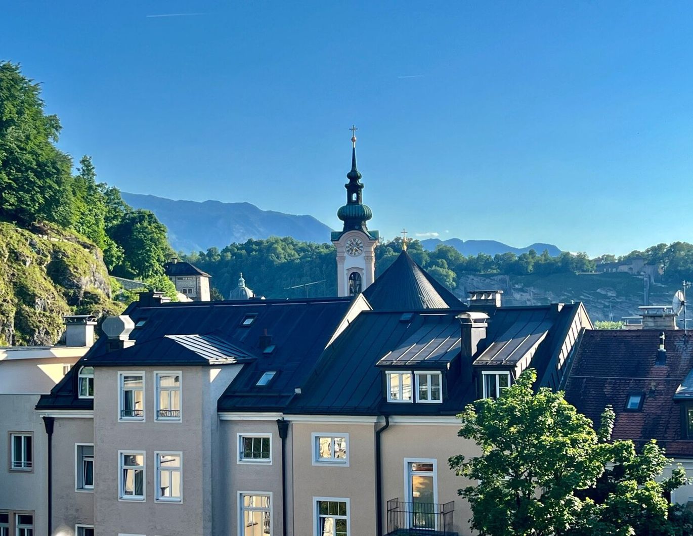 Gefühlvoll sanierte Dachterrassen-Maisonette im Andräviertel - mit grandiosem Stadt- und Bergblick