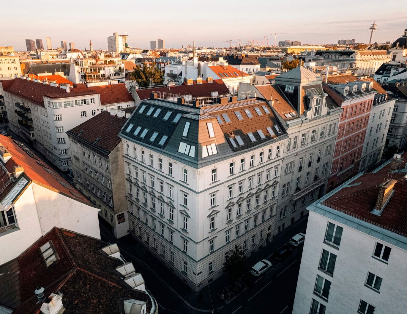 Premium-Erstbezug im Dachgeschoss: 3-Zimmer-Wohnung im Herzen des Botschaftsviertels