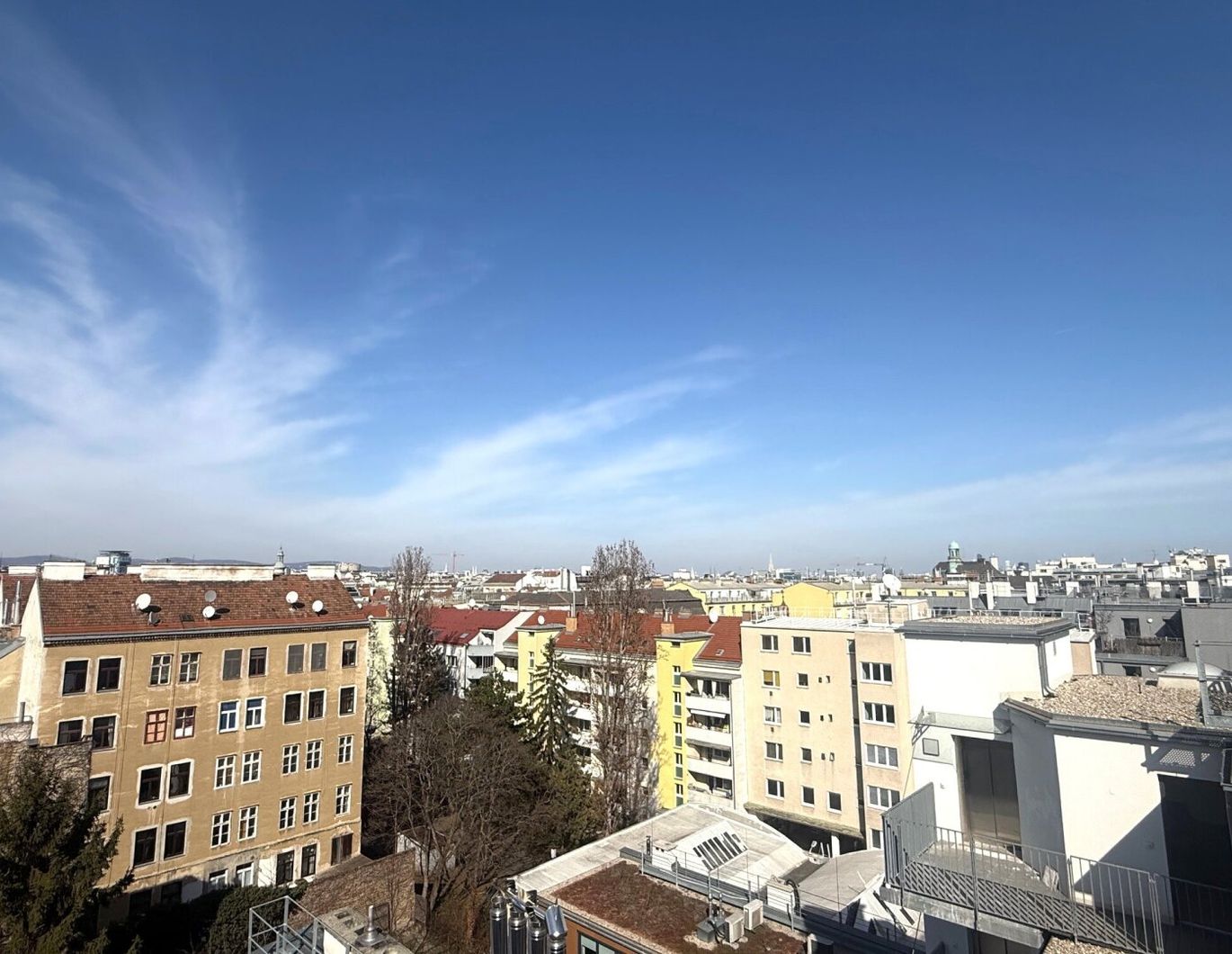 3 ½ Zimmer DG-Maisonetten-Wohnung - keine Schrägen !!! - 5 Terrassen mit Weitblick nächst Margaretenplatz/Schlossquadrat