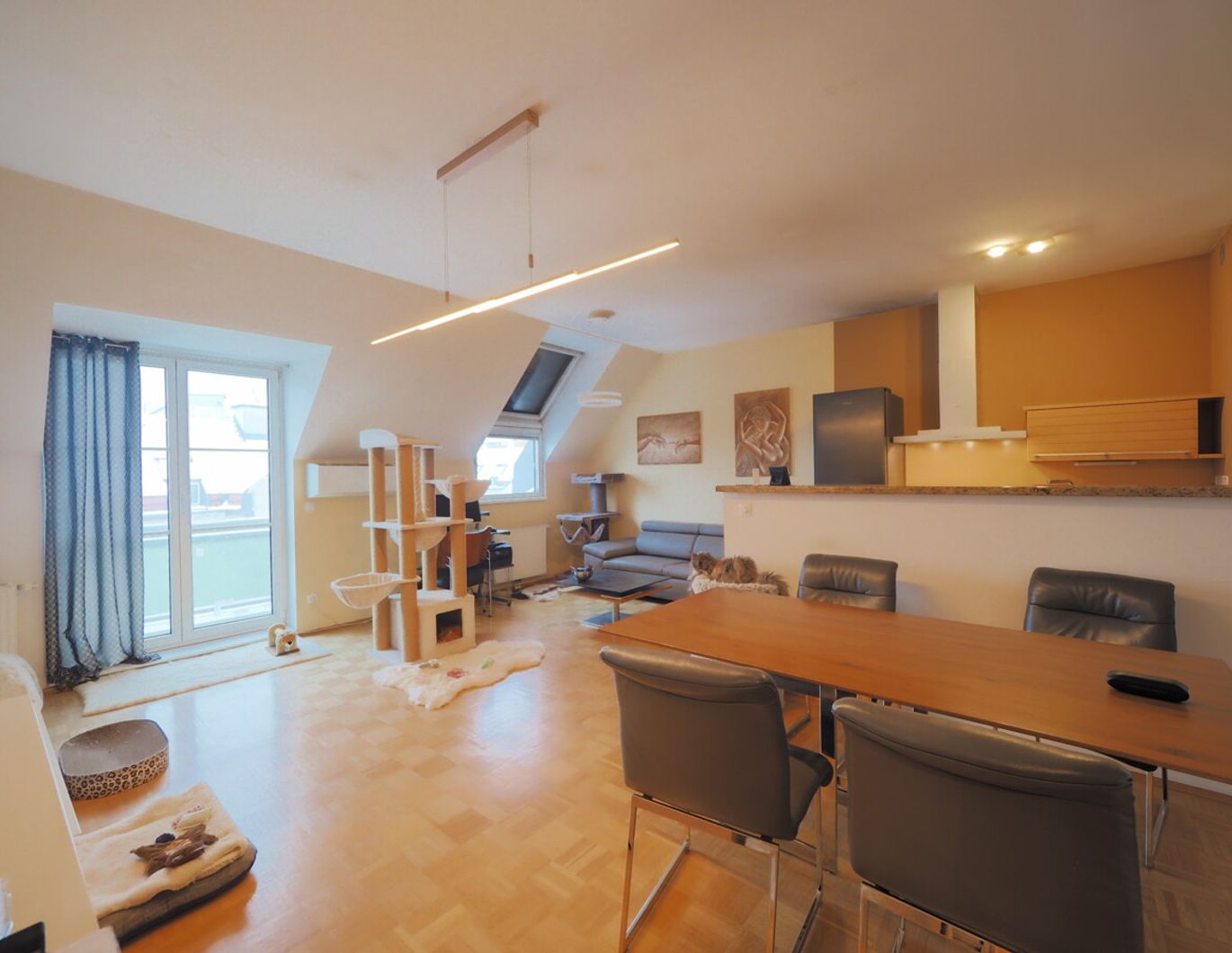 Erstklassige 3-Zi. Wohnung mit Balkon u. Dachterrasse, Grünruhelage und Top-Infrastruktur