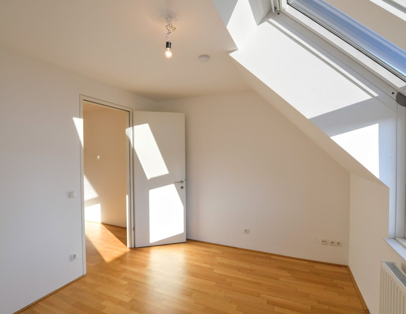 2 ZIMMER | DG | KLIMAANLAGE | BALKON