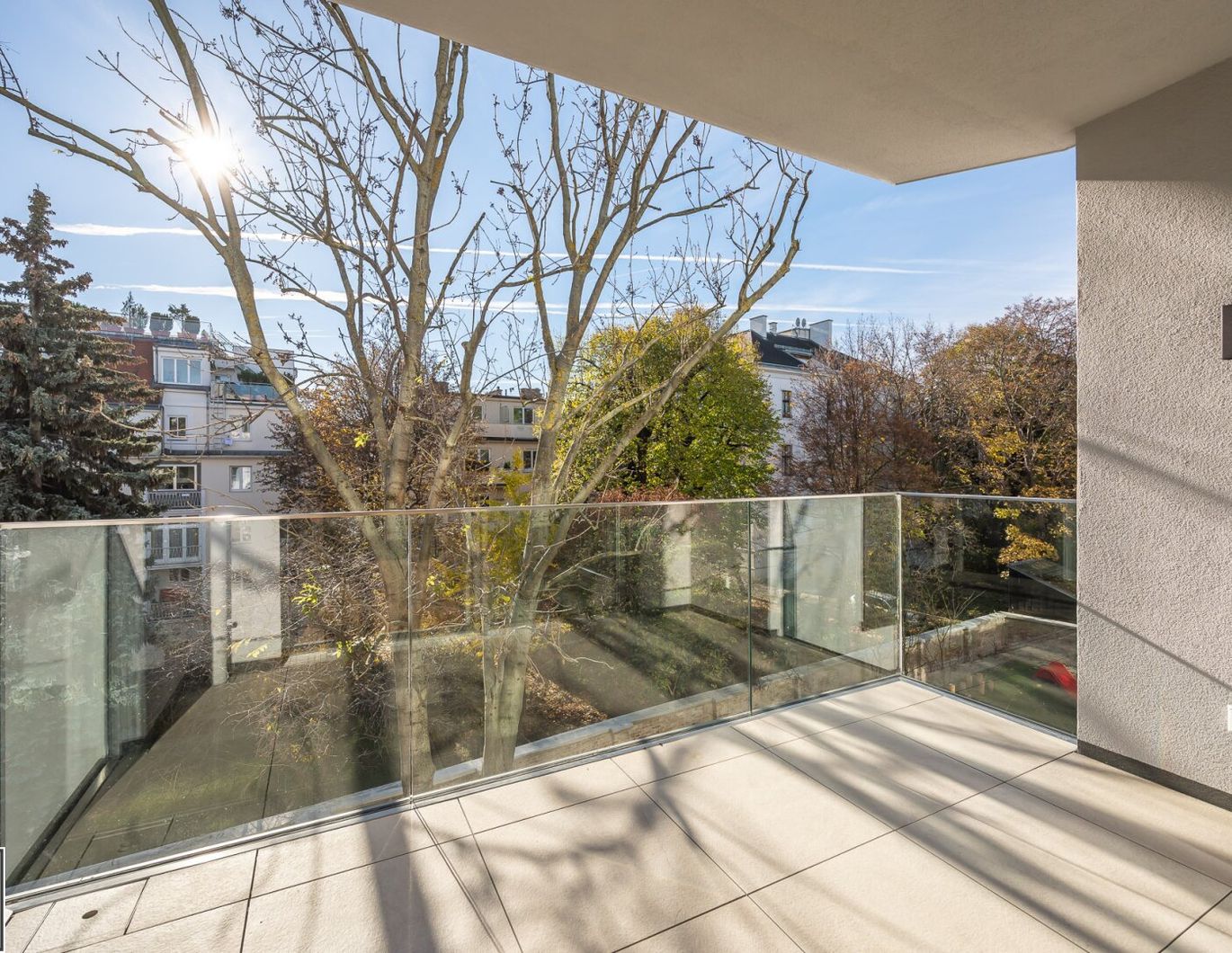 ab 1.5. - exklusive 2-Zimmer-Wohnung mit Loggia & optional anzumietenden KFZ-Stellplatz