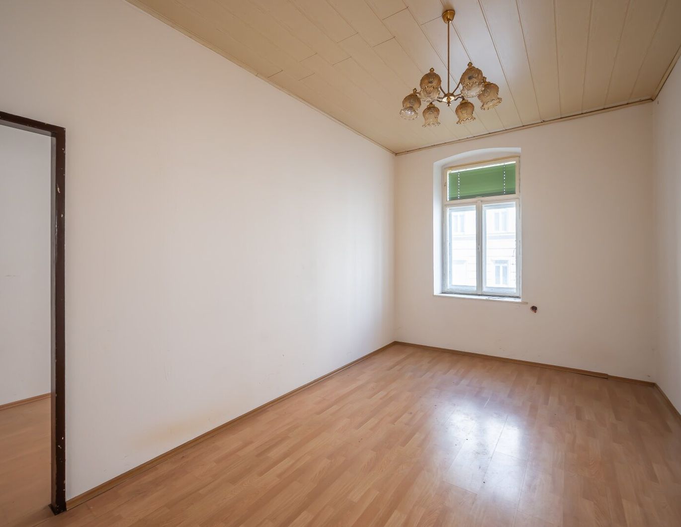 ++NEU++ Sanierungsbedürftige 2-Zimmer Altbau-Wohnung