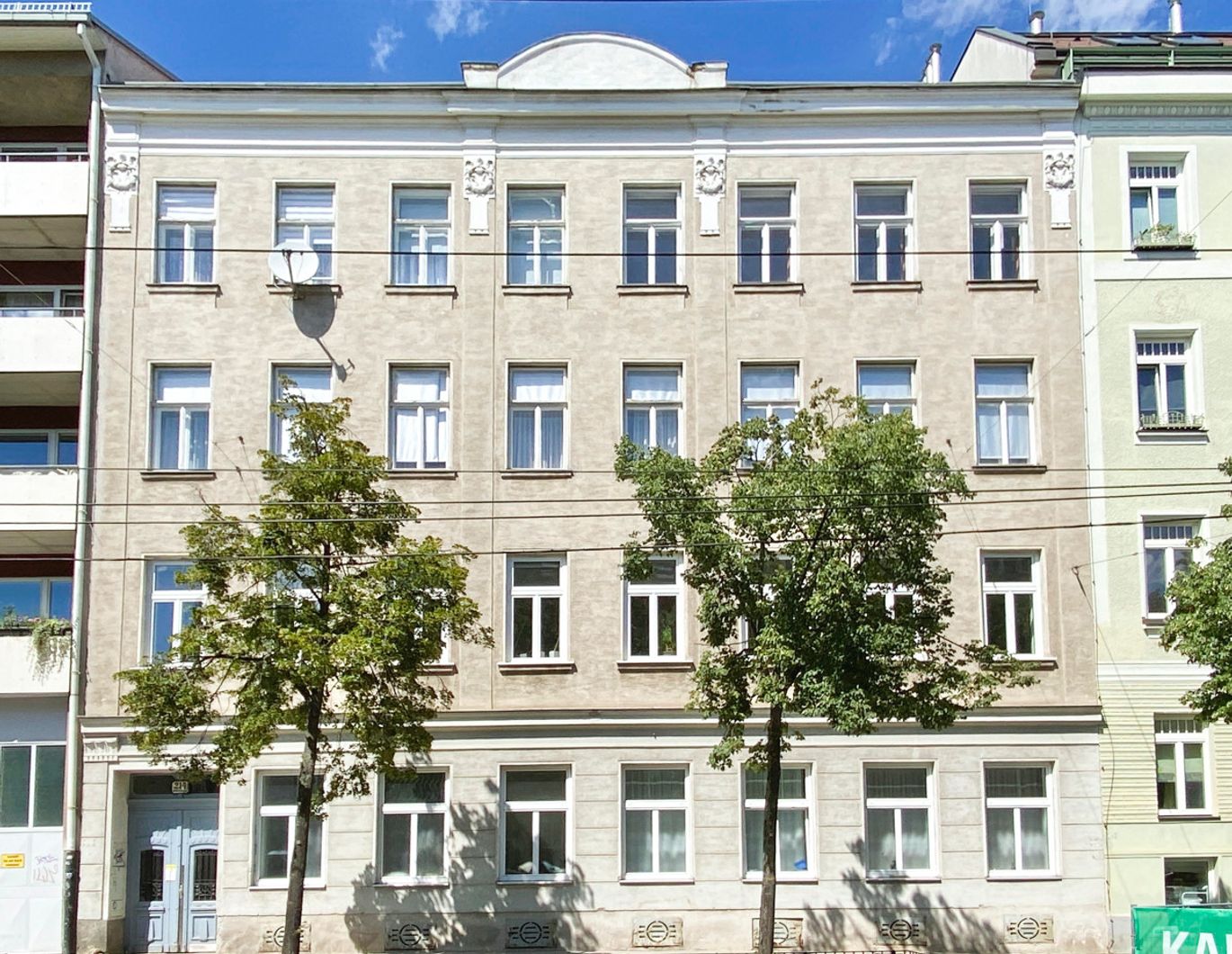 Südseitige, renovierungsbedürftige Altbauwohnung Nähe Pachmanngasse