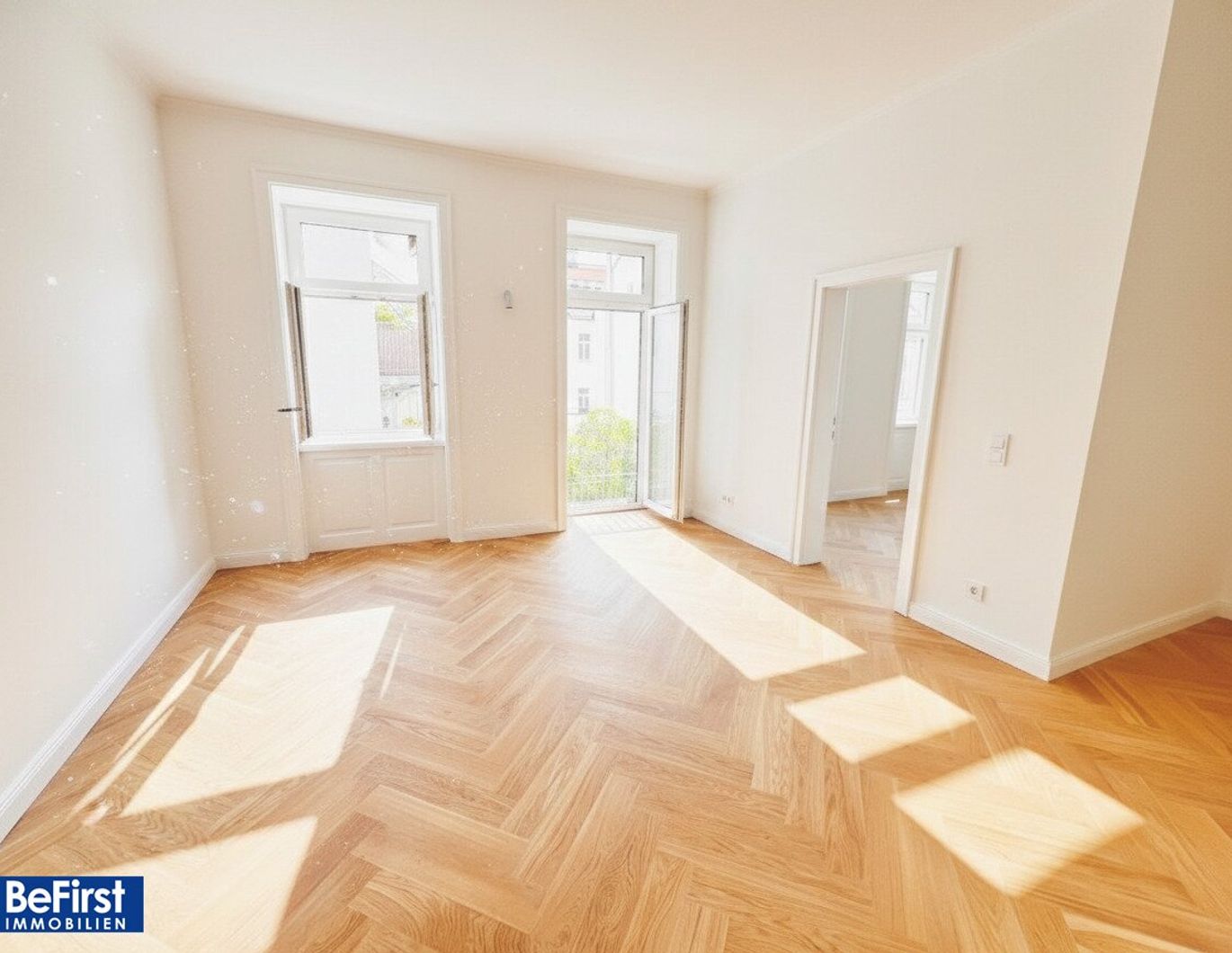 Prachtvoll sanierte Balkonwohnung - ruhige Hofgartenlage